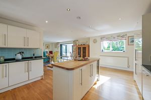 Kitchen Island - click for photo gallery